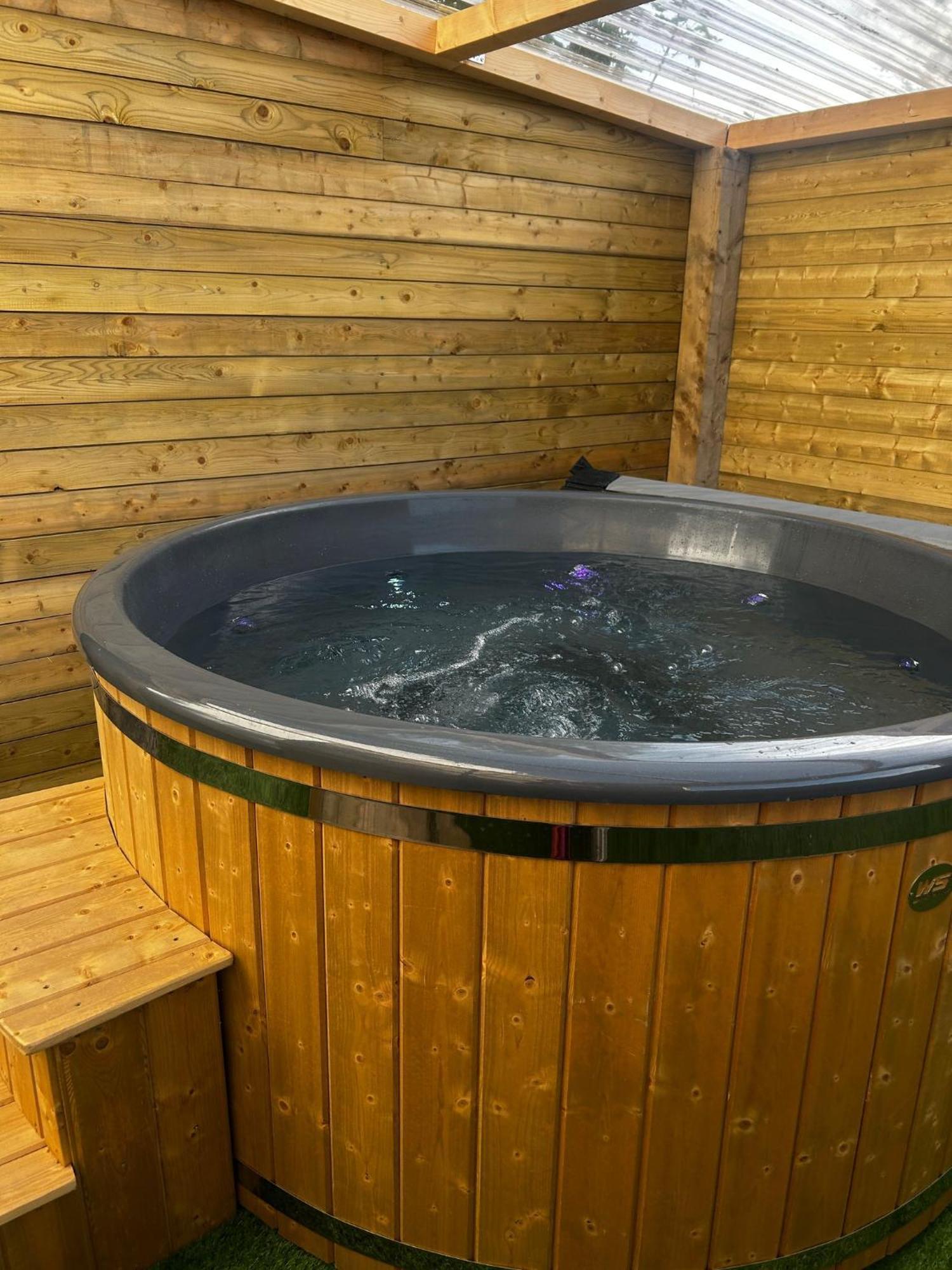 The Alpaca Farmhouse With Hot Tub And Alpaca Experience Included Dromara Exterior foto